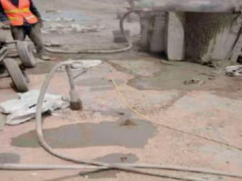 鹤山水泥混凝土路面板底注浆技术 路面脱空注浆整治方案