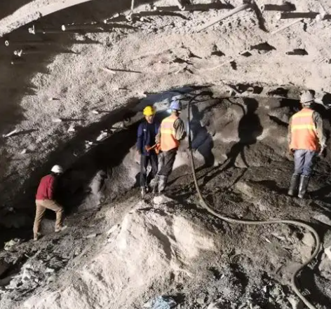 鹤山拱顶带模注浆料的施工流程及注意事项